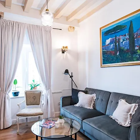 Old Town Center Apartment *