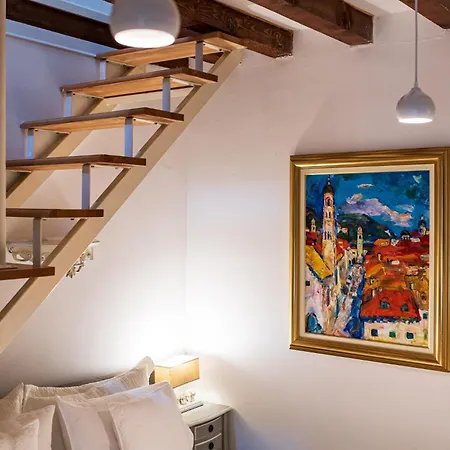 Old Town Center Apartment