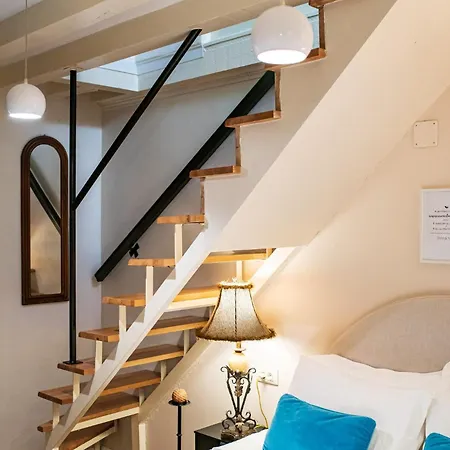 Old Town Center Apartment *