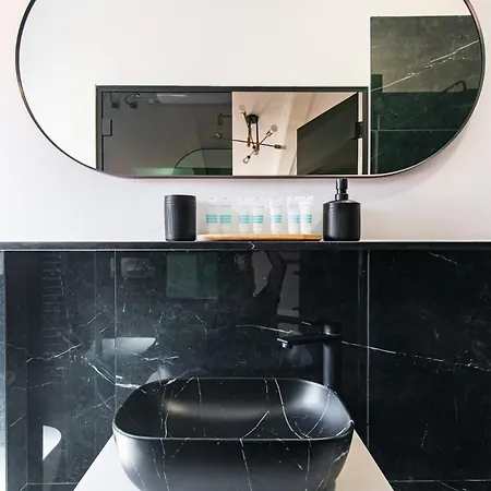 Old Town Center Apartment